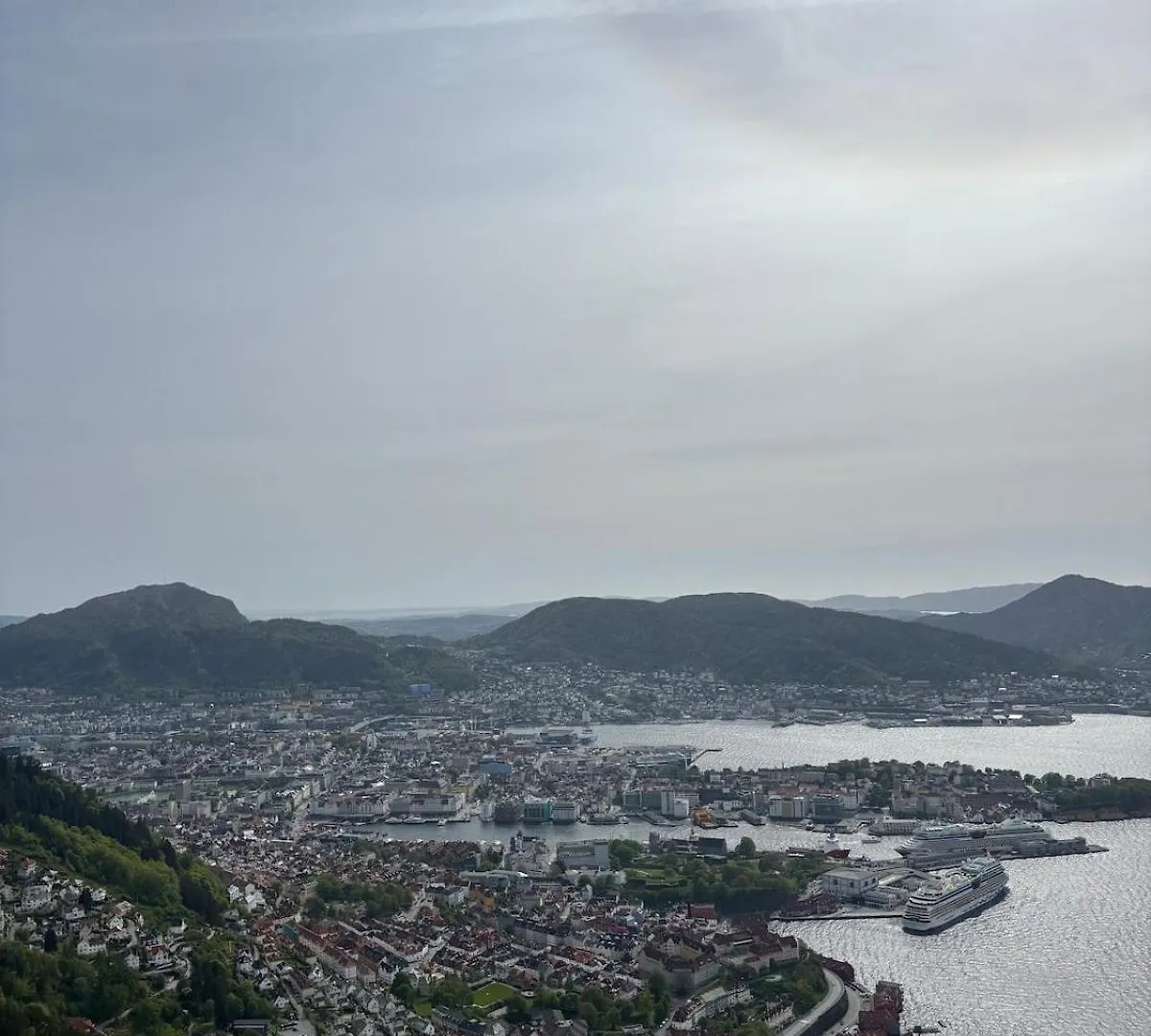 Downtown Apartment In Classic Apartment Building Bergen